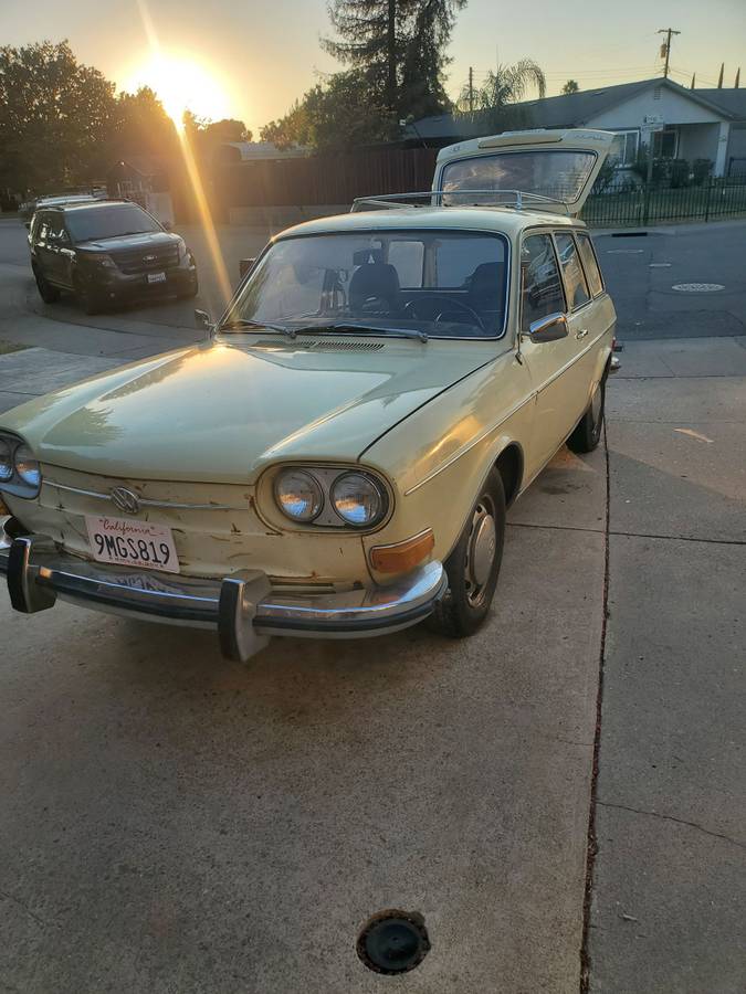 Vw-411-squareback-1971-yellow