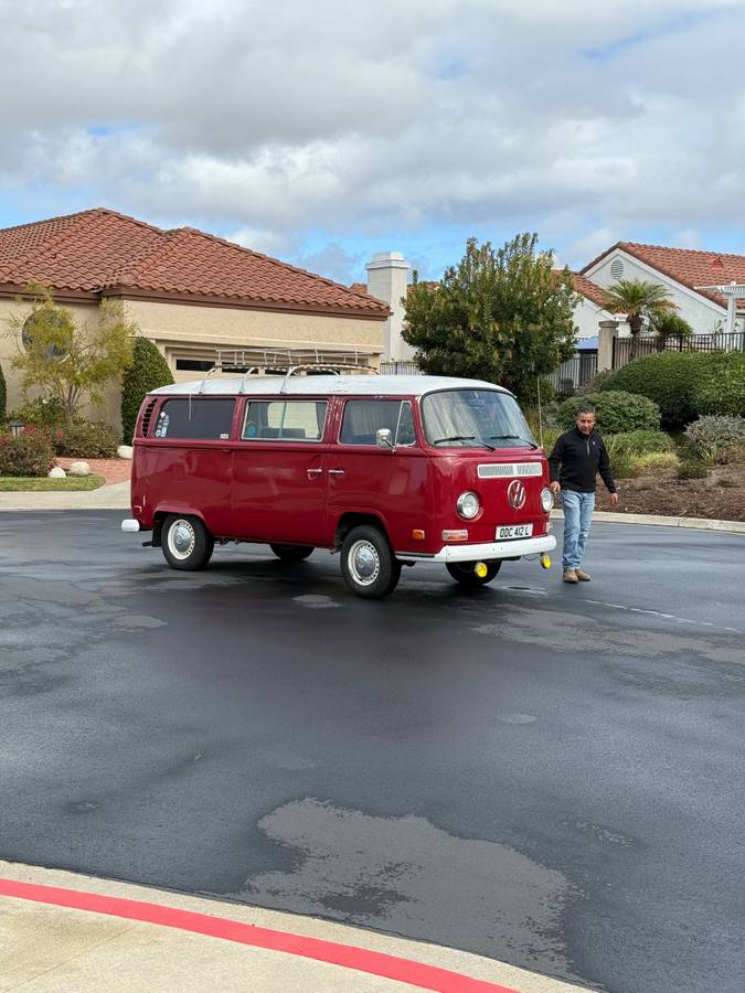 Vw-bay-window-bus-1971-red