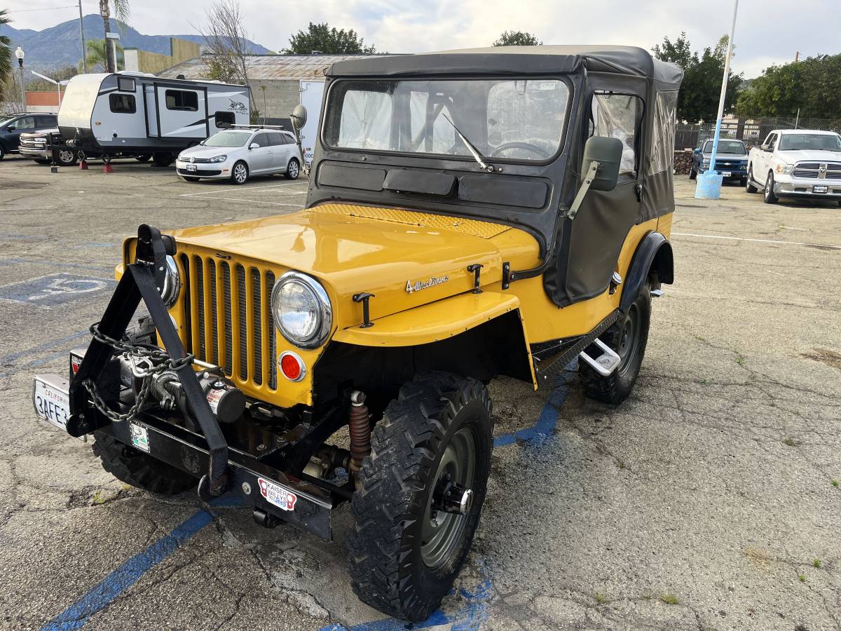 Willys-Jeep-1947-yellow