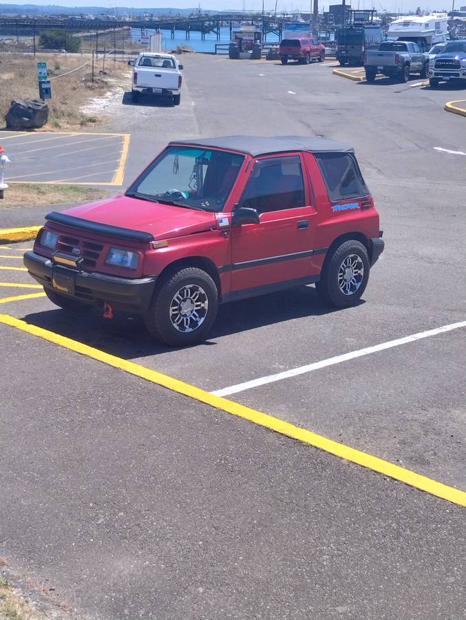 2-door-geo-tracker-1996.-red-with-black-soft-top.-1996-Red