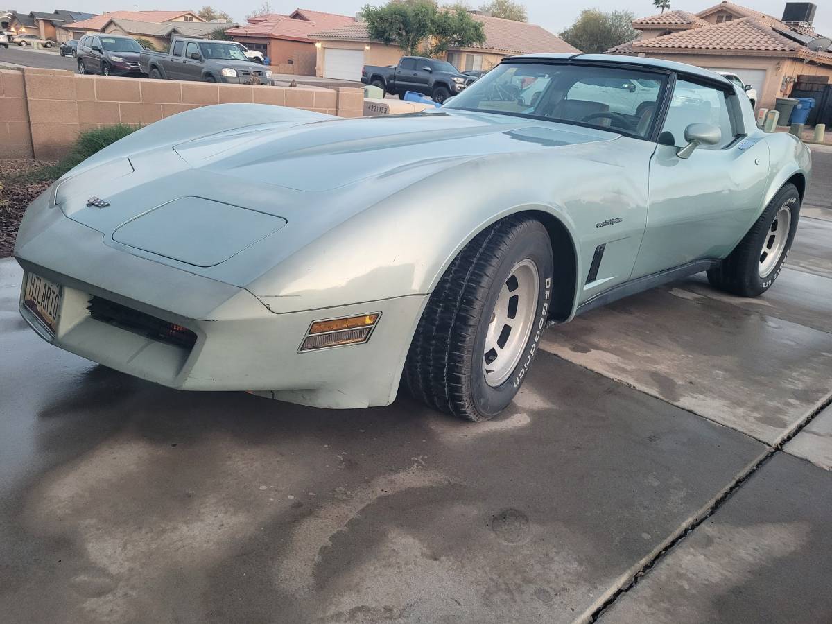 82-cheveolet-corvette-v8-5.7-doble-carburador-1982