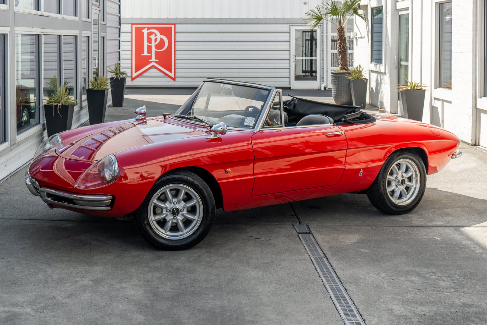 Alfa-Romeo-Spider-1967-Roadster-Black
