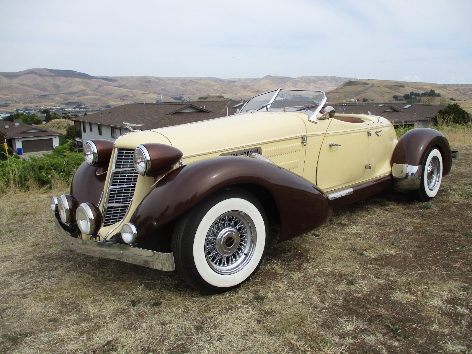 Auburn-Replica-Speedster-1935-Convertible-Tan