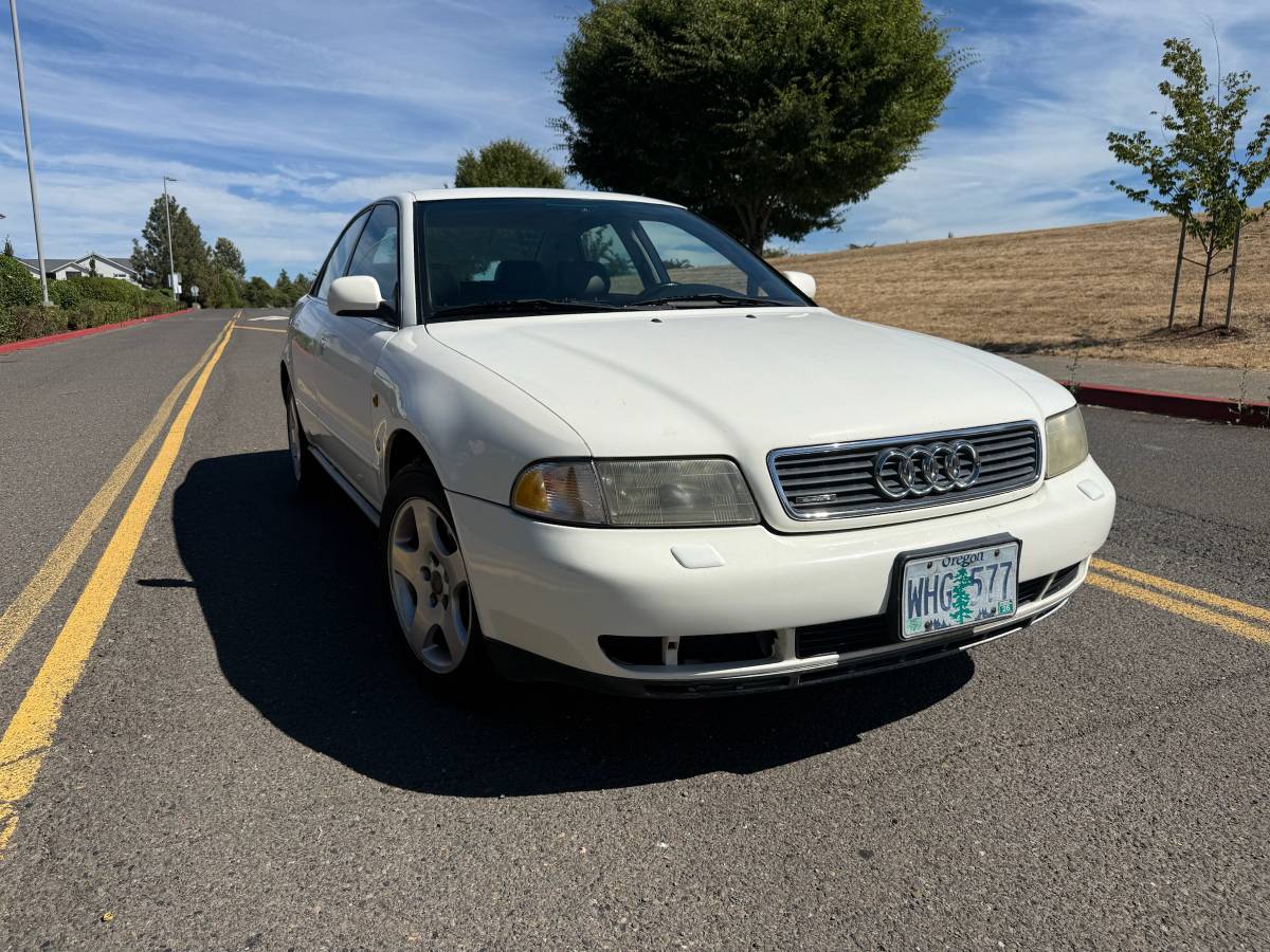 Audi-A4-1996-White