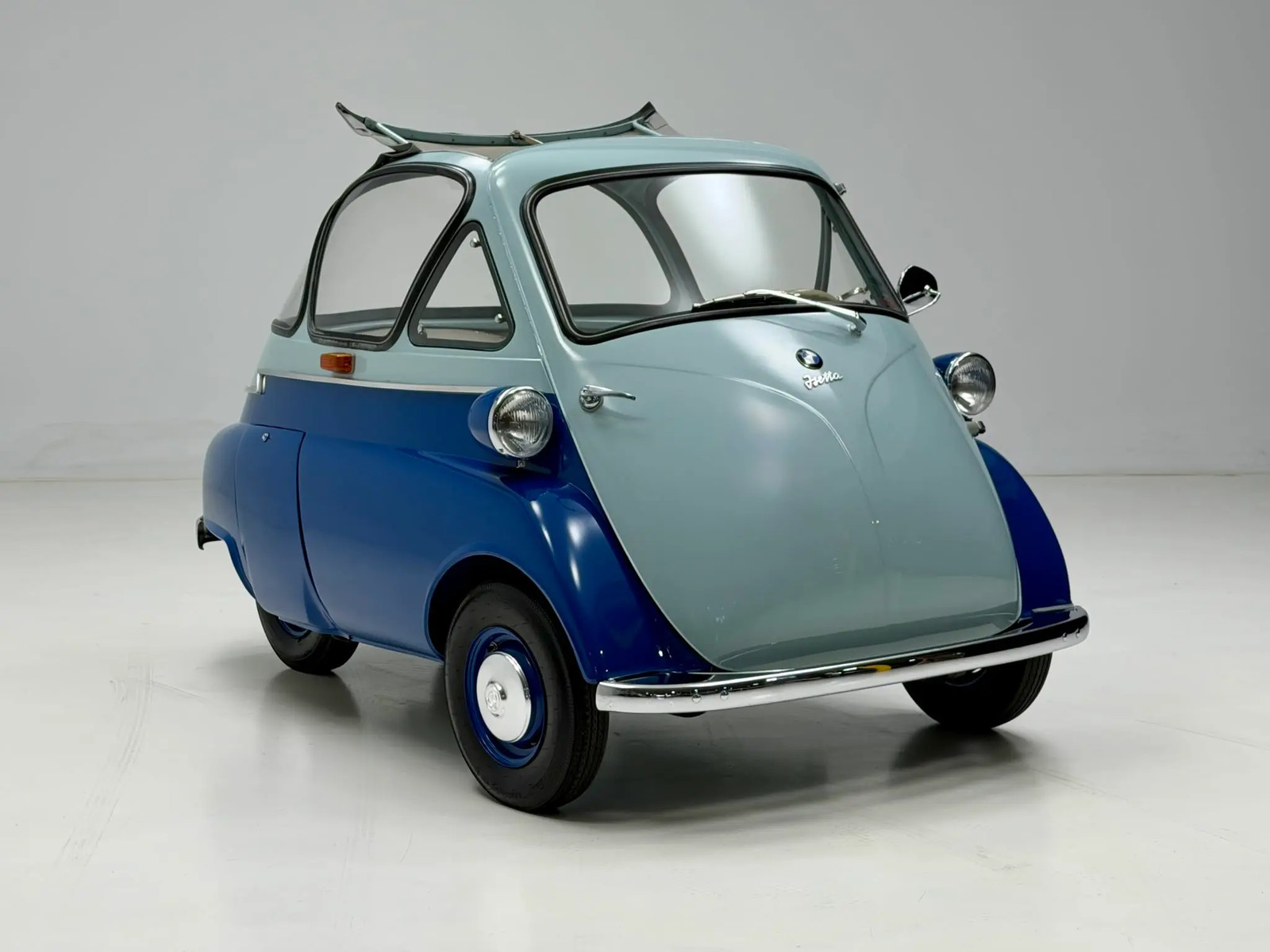 BMW-Isetta-1956-Blue-Plaid-Upholstery