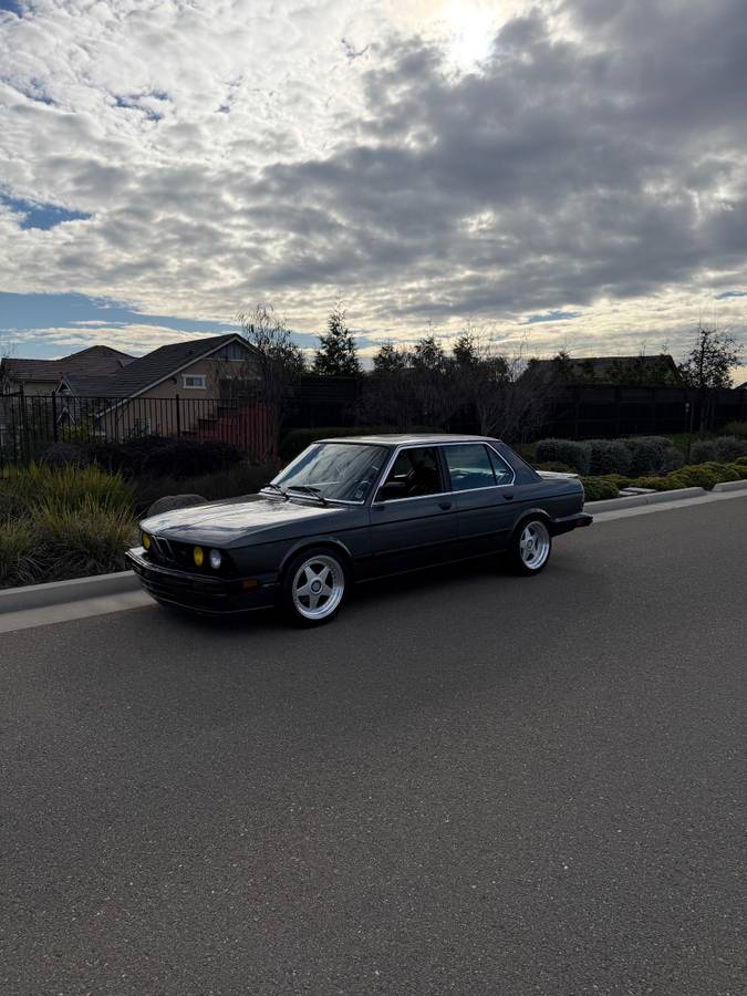 Bmw-535i-e28-1985-Gray