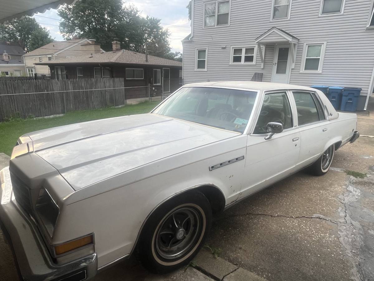 Buick-Electra-park-avenue-1977-White