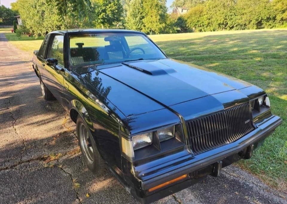 Buick-Grand-National-1987-American-Muscle-Car-Gray