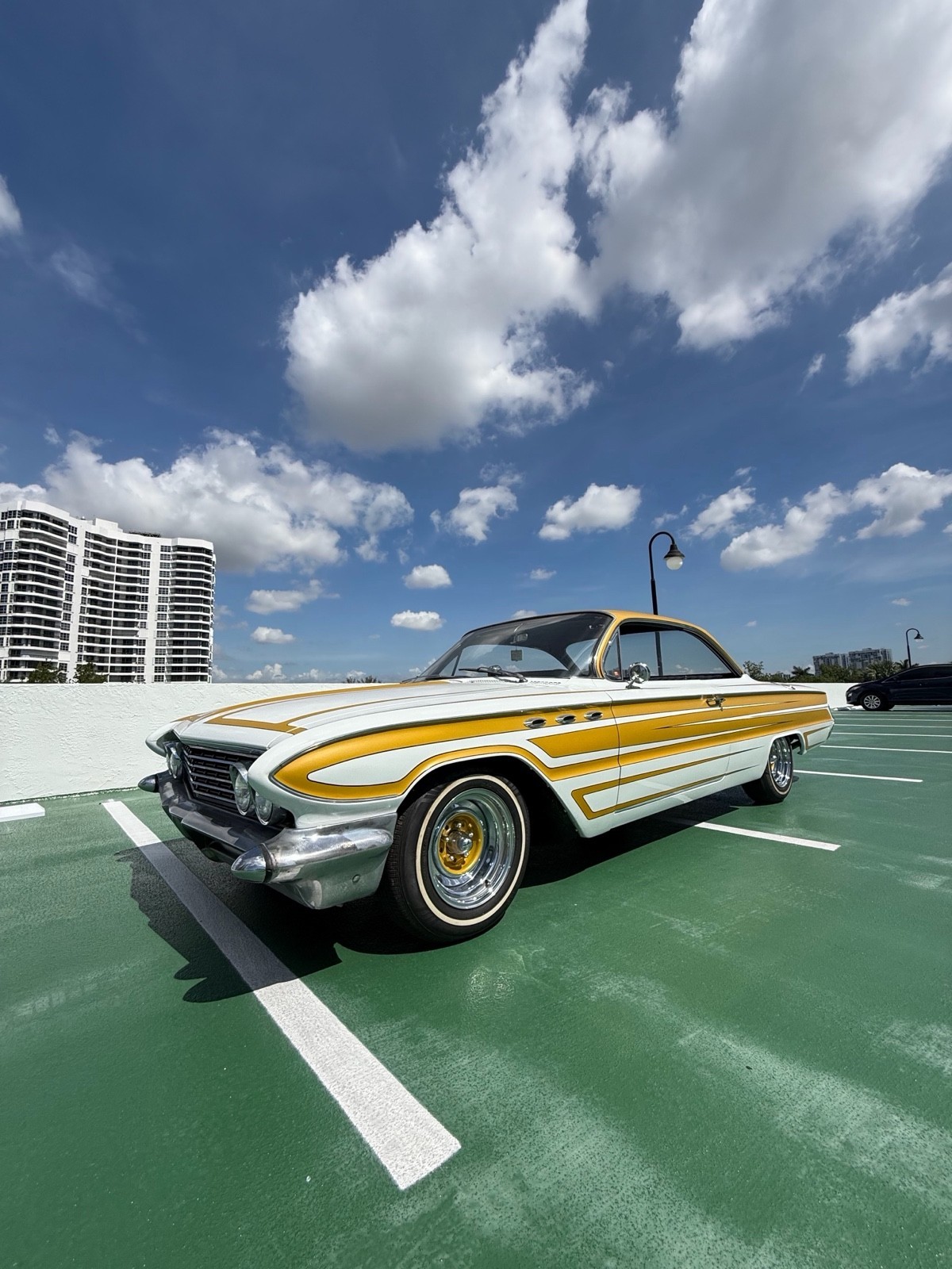 Buick-Le-Sabre-1961-Sedan