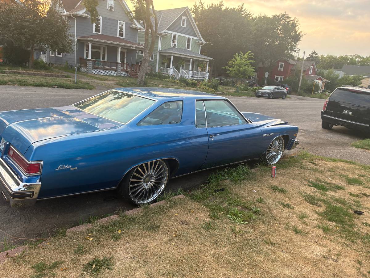 Buick-Lesabre-1976