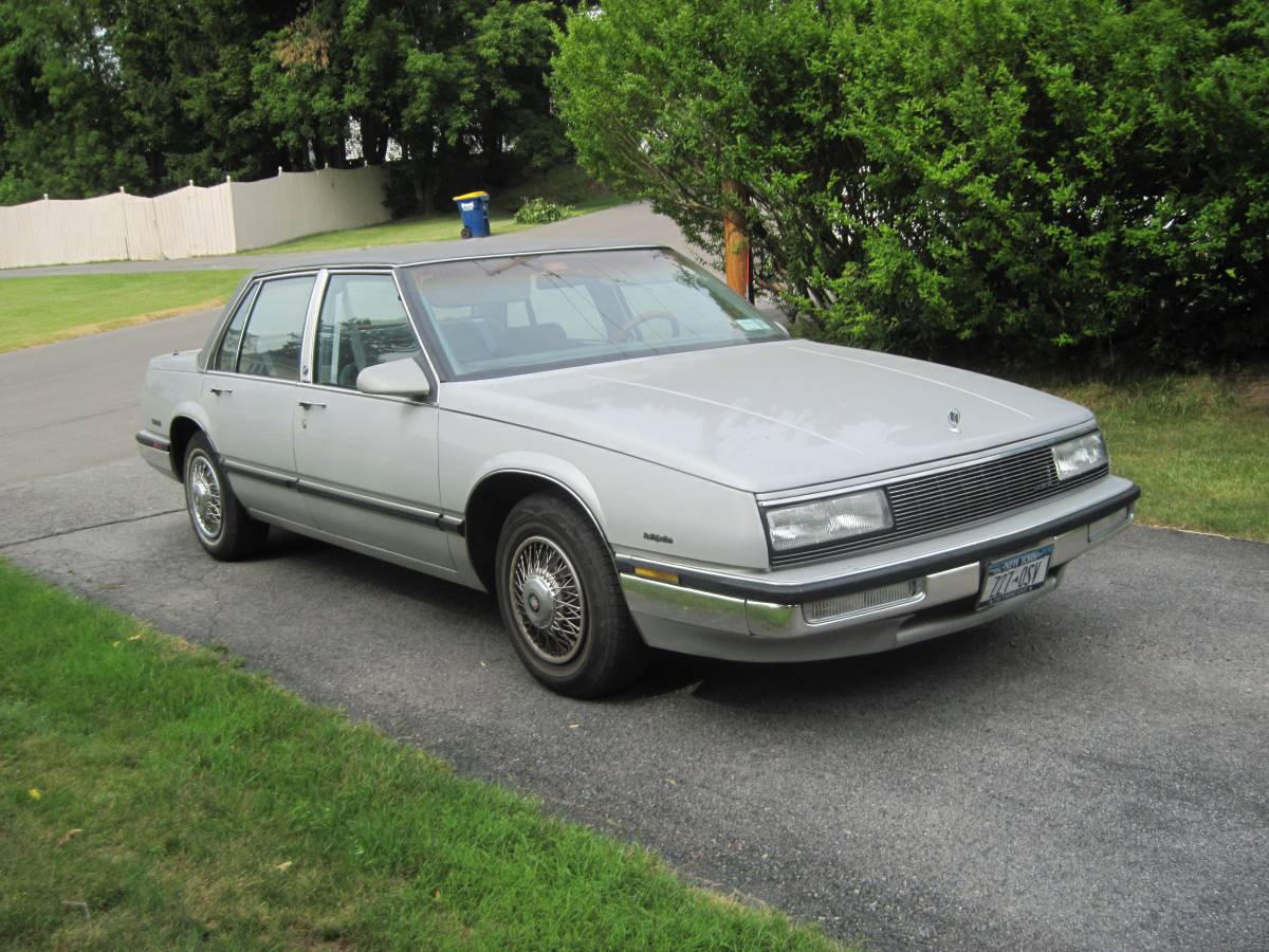 Buick-Lesabre-1989-Gray