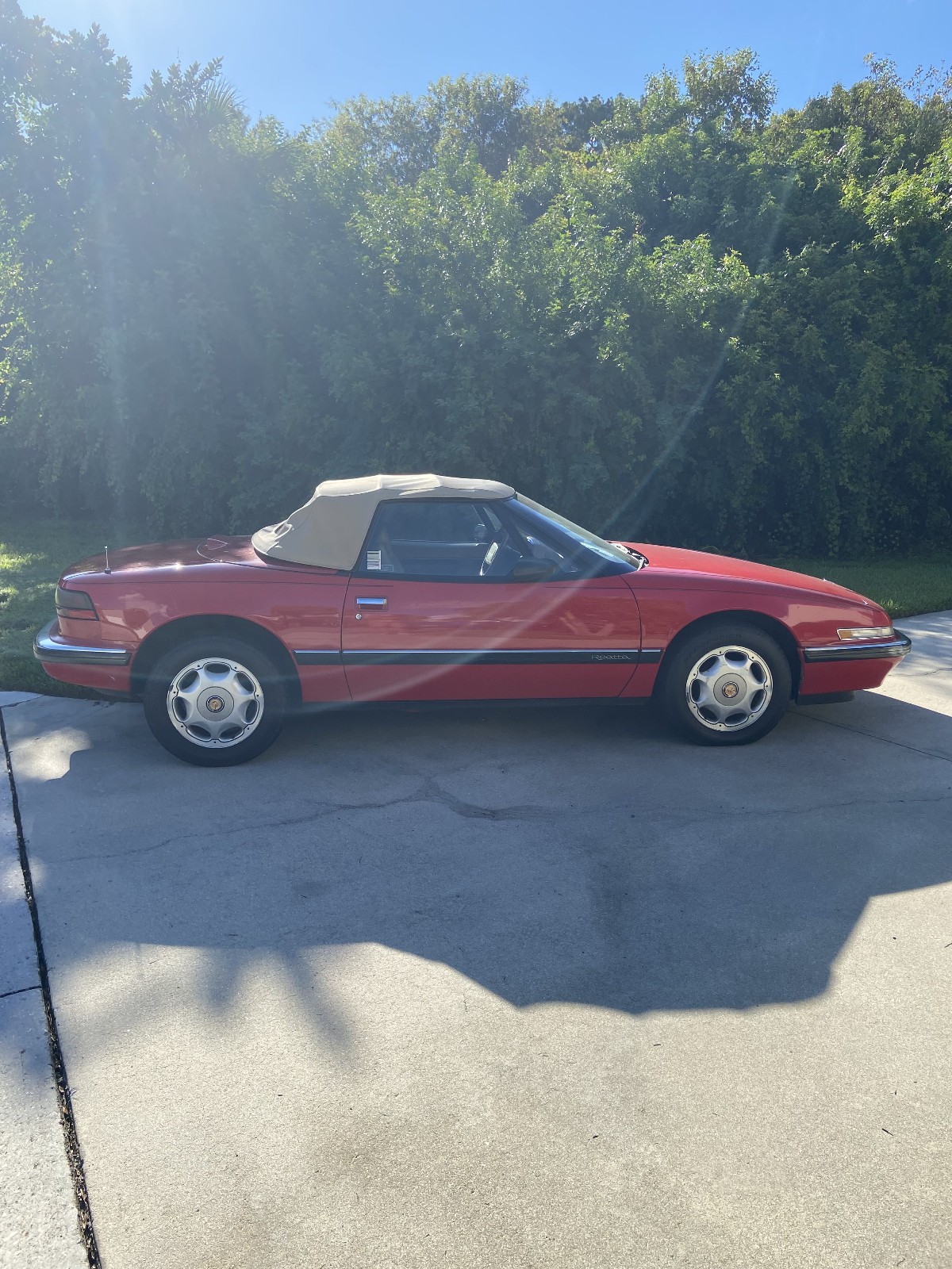 Buick-Reatta-1991-Convertible-Tan