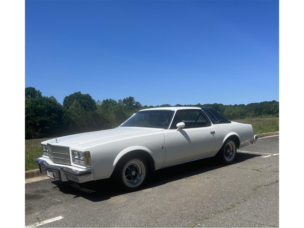 Buick-Regal-1977-White-Black