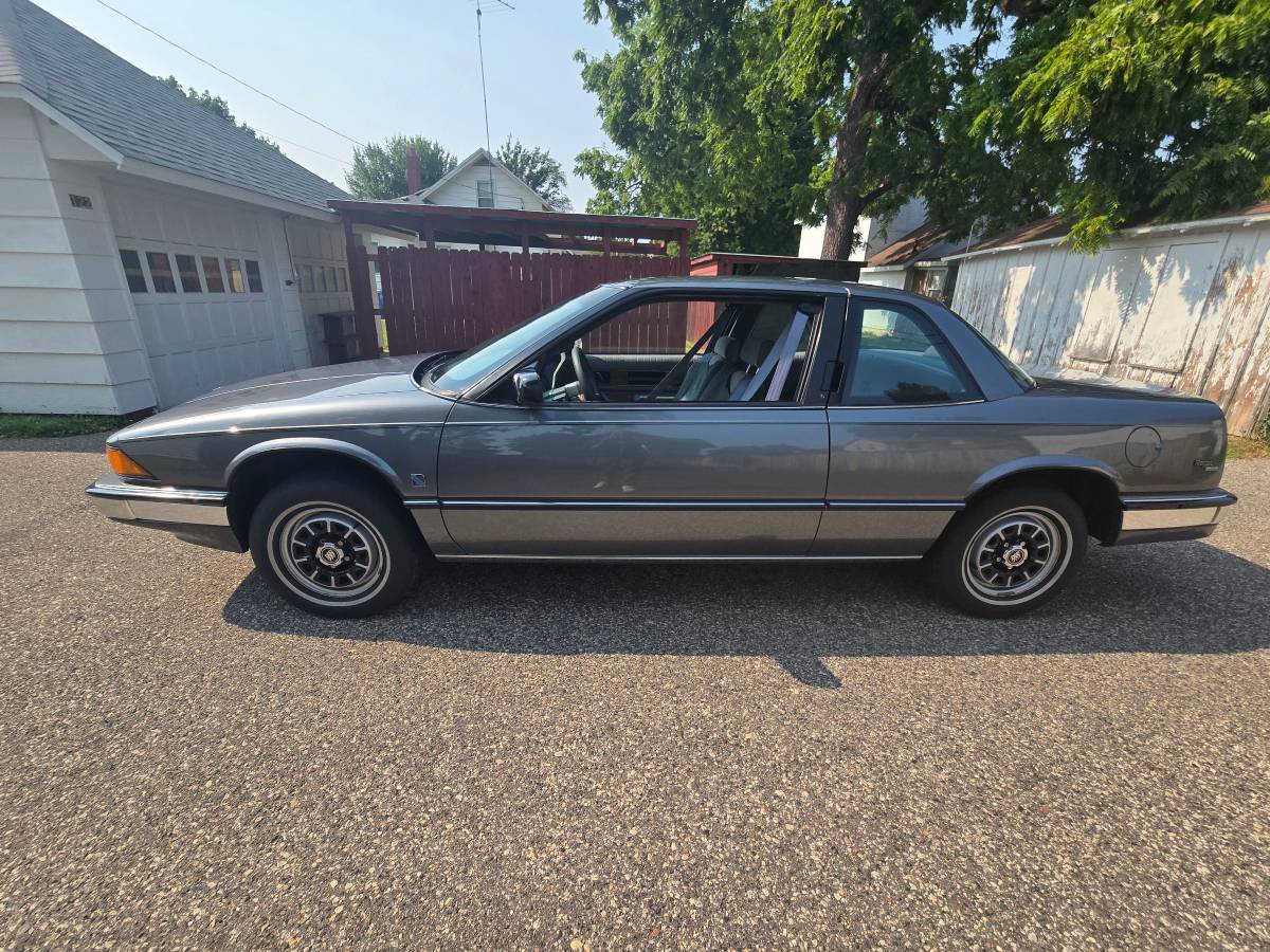 Buick-Regal-1988-Gray