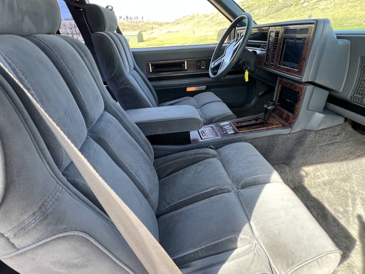 Buick-Regal-1989-Silver
