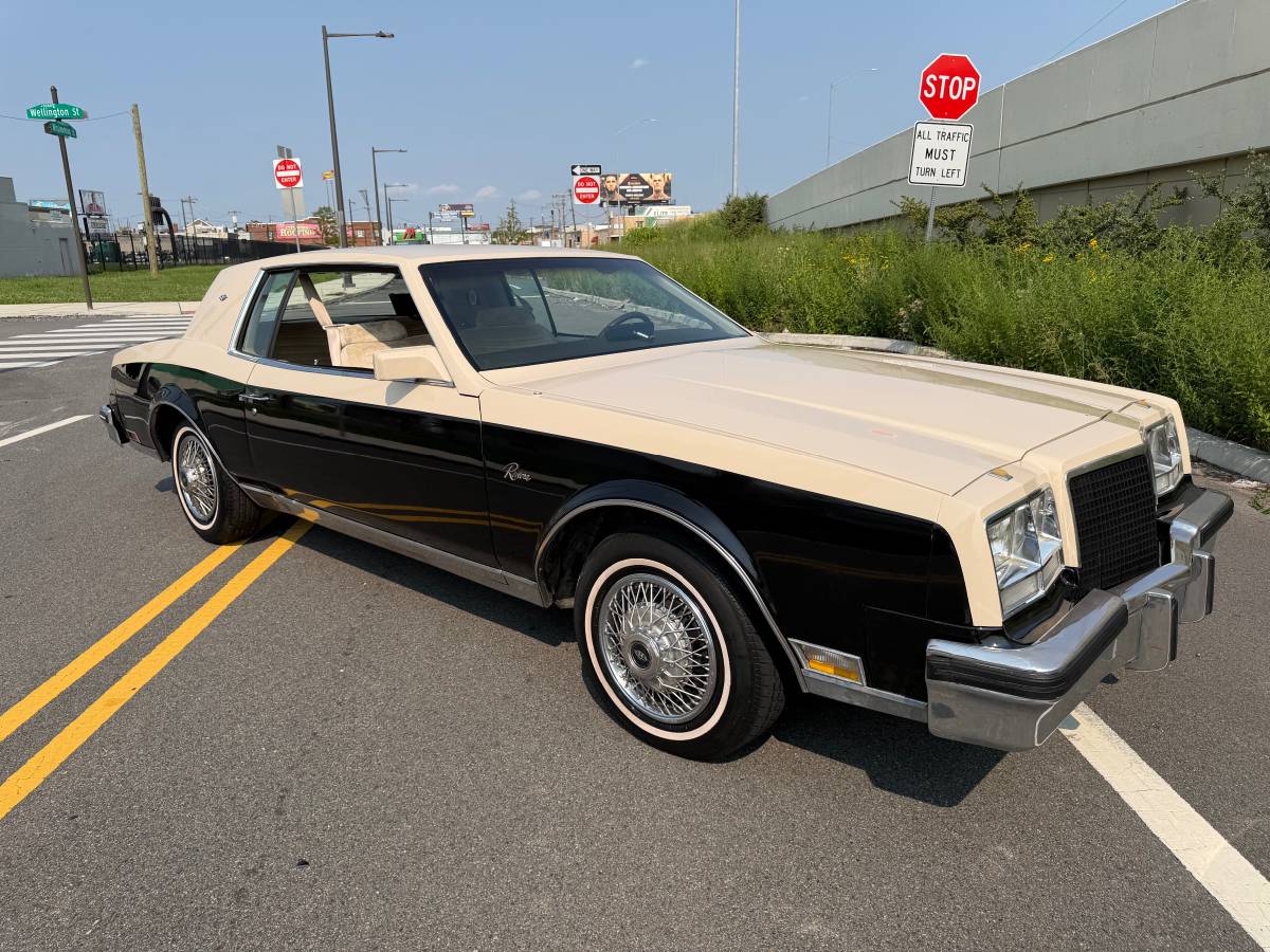 Buick-Riviera-1981-Black