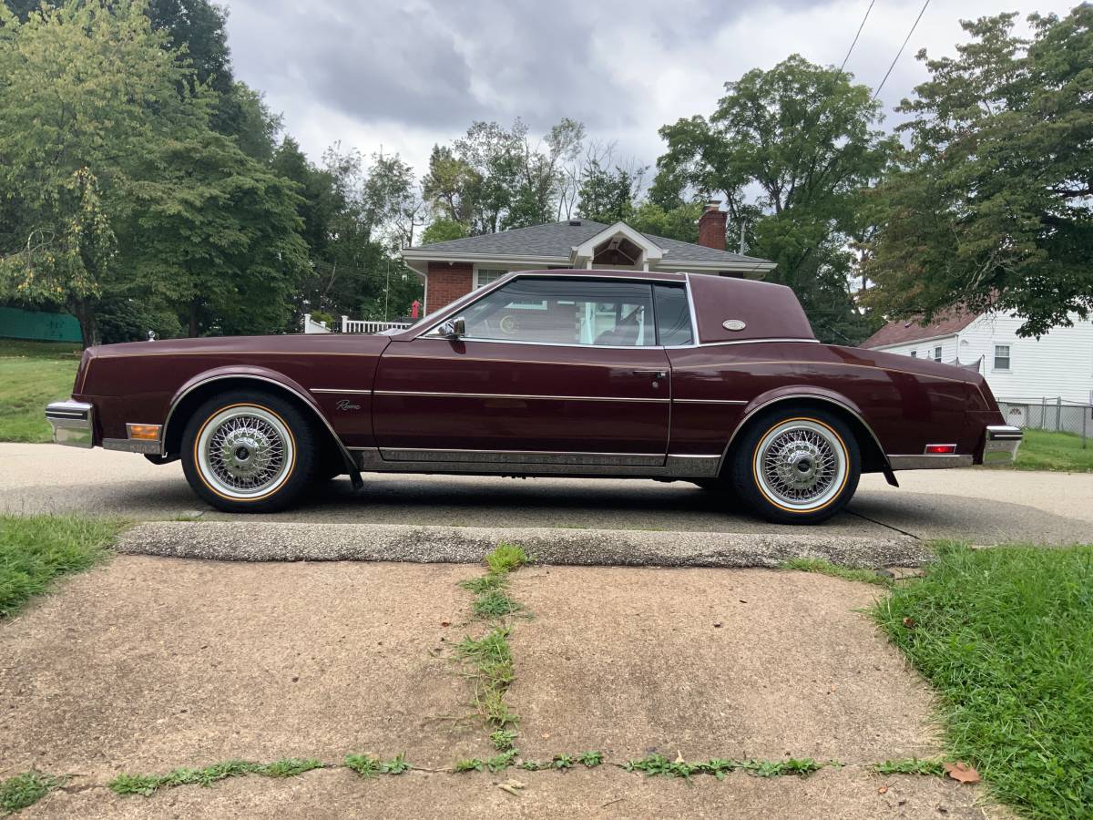 Buick-Riviera-1983