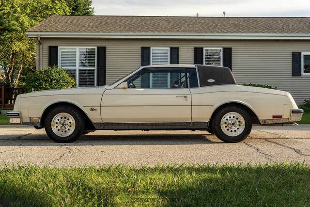 Buick-Riviera-1984