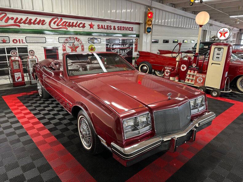 Buick-Riviera-1984-Burgundy-Burgundy