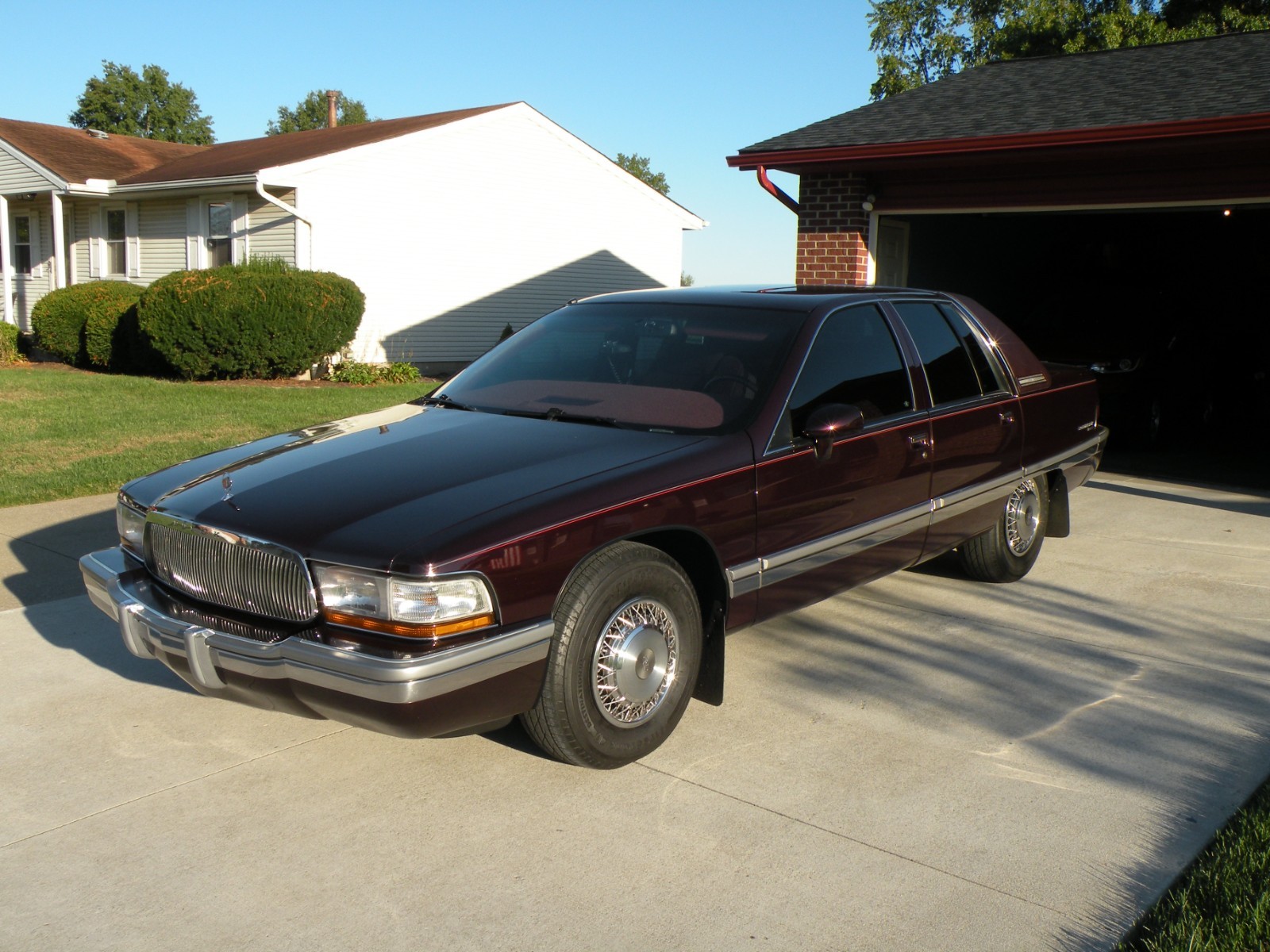 Buick-Roadmaster-1993-Sedan