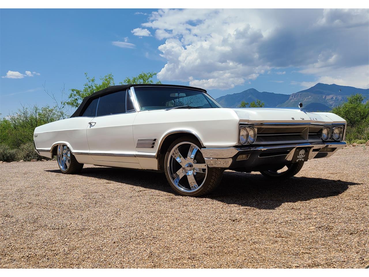 Buick-Wildcat-custom-1966-White-BlackWhite
