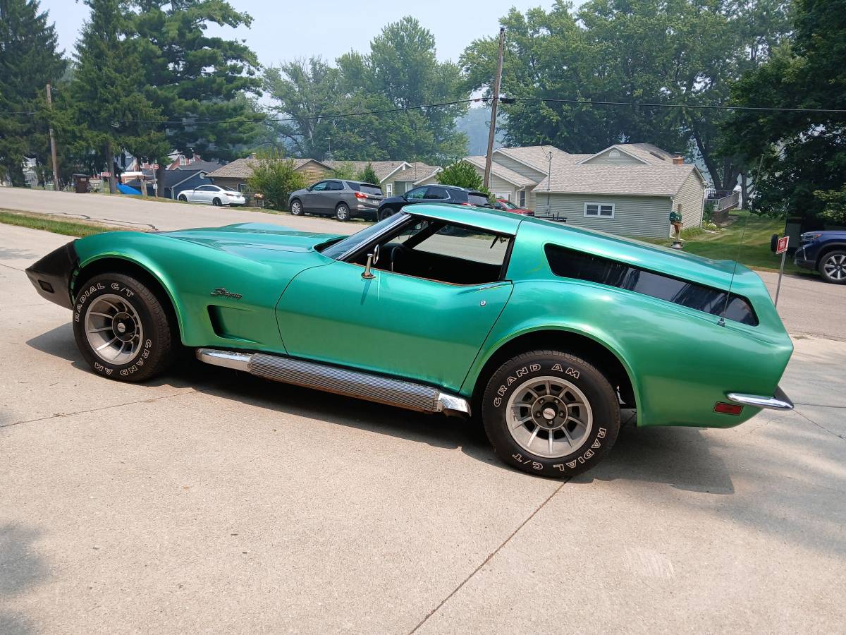 C3-corvette-coupesportwagon-1973-Green