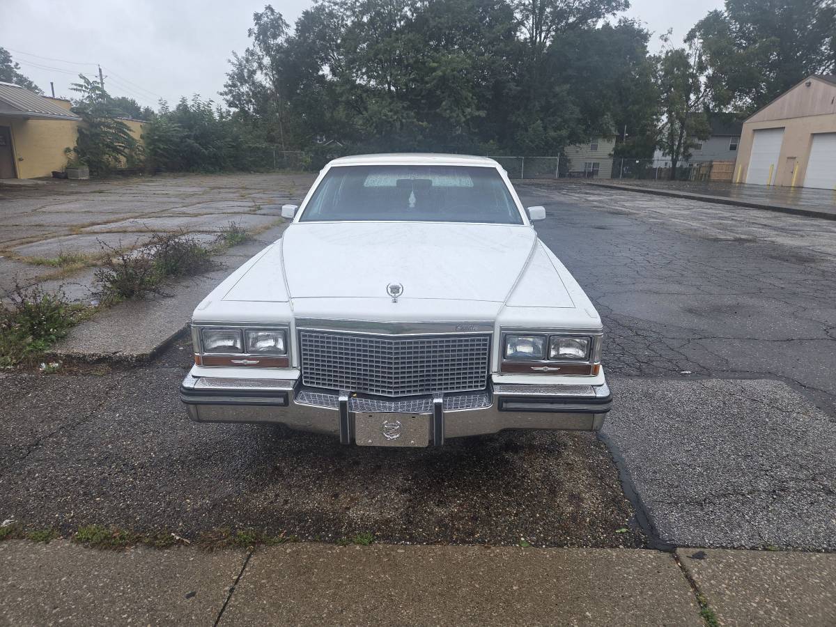 Caddilac-brougham-1985