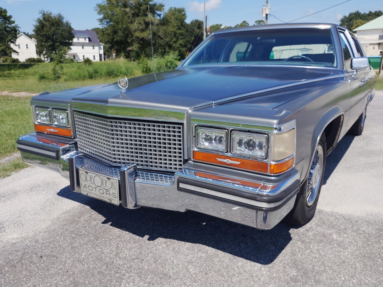 Cadillac-Brougham-1987-Sedan-Gray