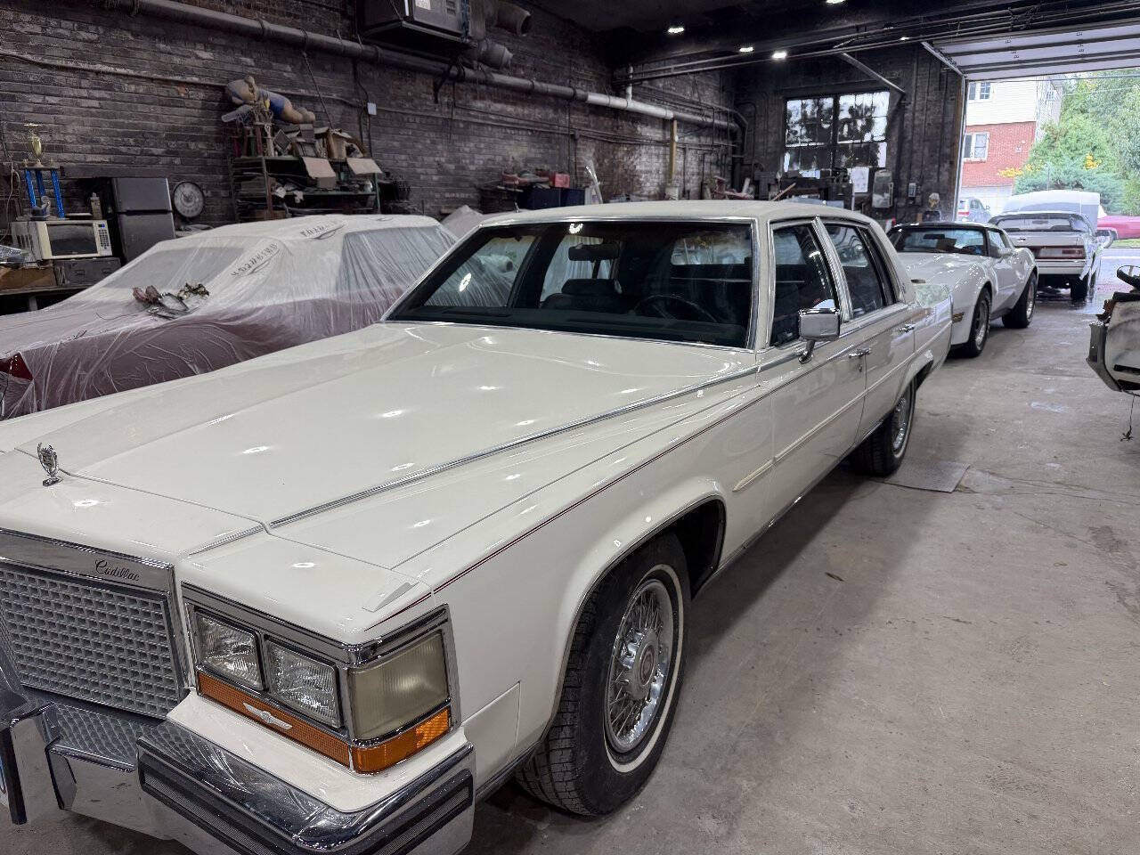 Cadillac-Brougham-1988-White
