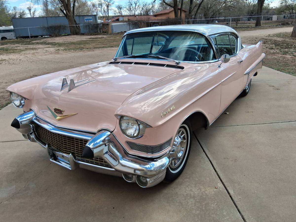Cadillac-Coupe-de-ville-1957
