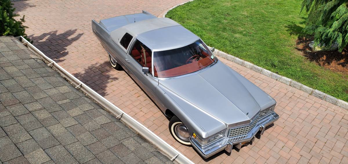 Cadillac-Coupe-de-ville-1976-Silver