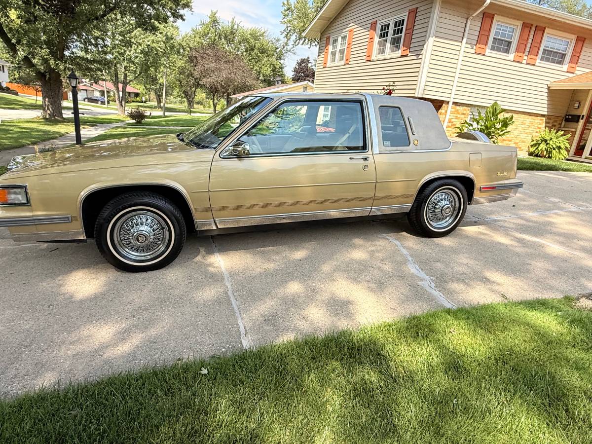 Cadillac-Coupe-de-ville-1986