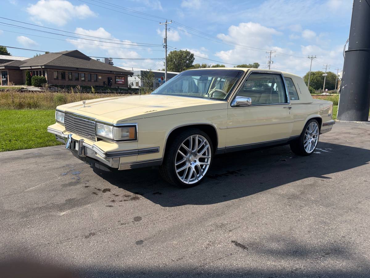 Cadillac-Coupe-de-ville-1988-Yellow