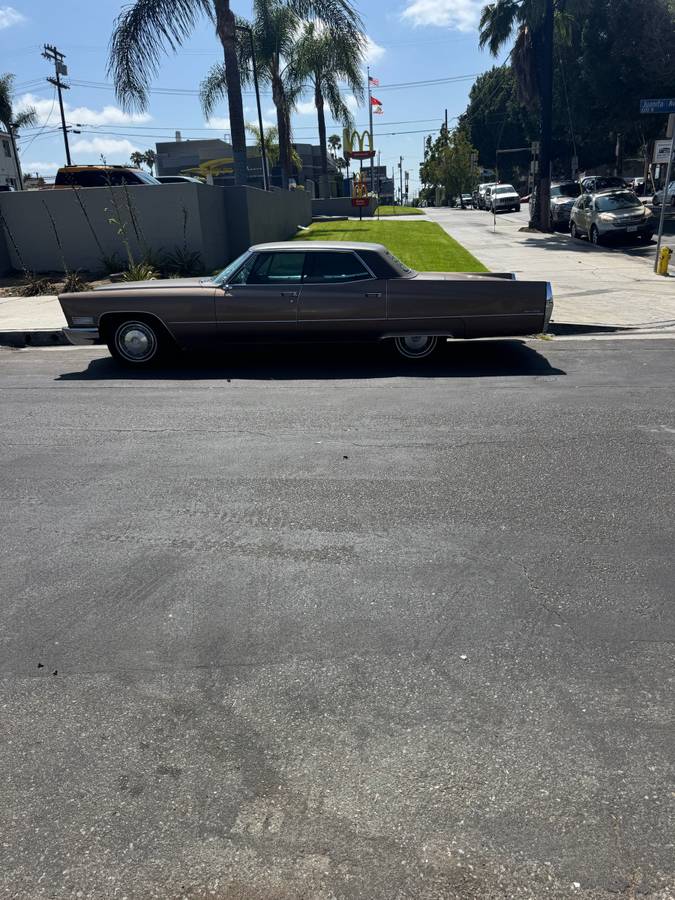 Cadillac-Deville-1967-Brown
