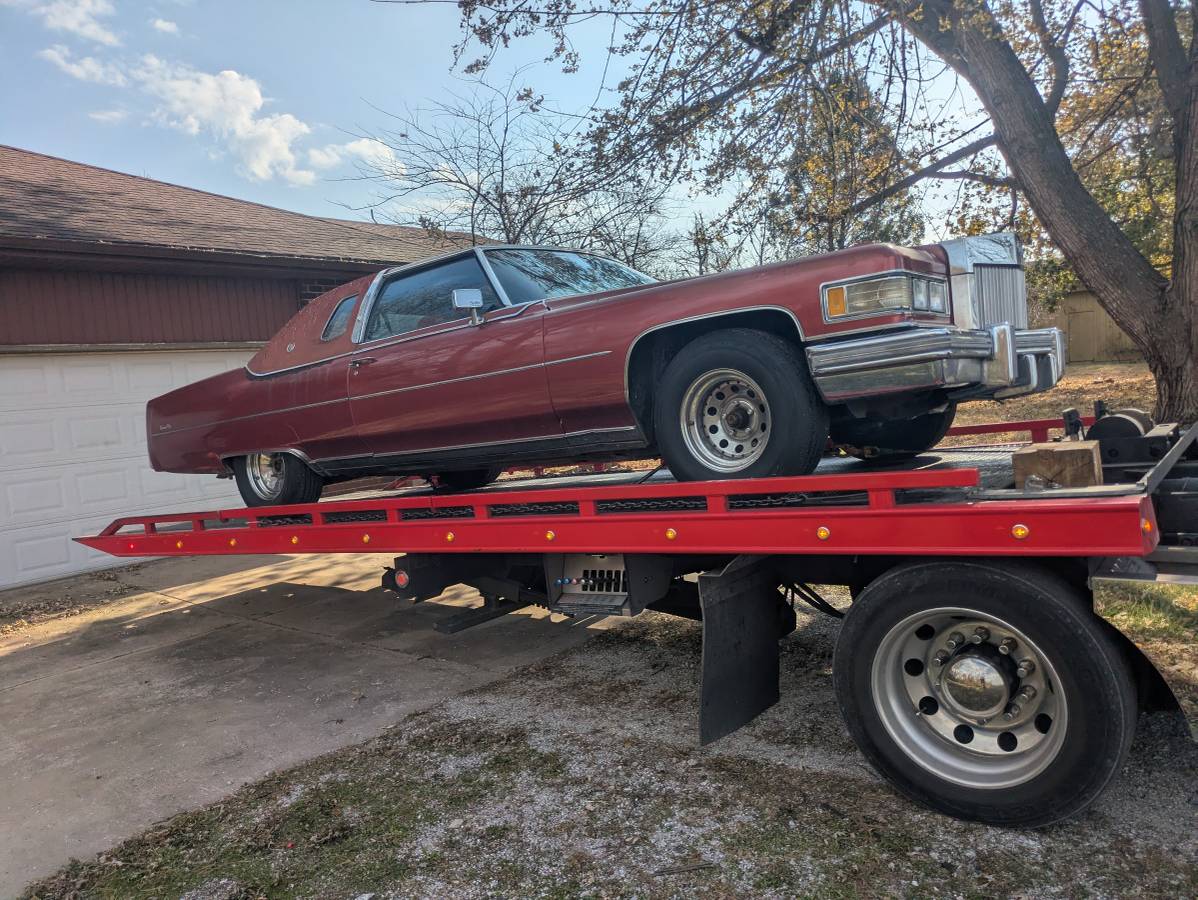 Cadillac-Deville-1976-Red