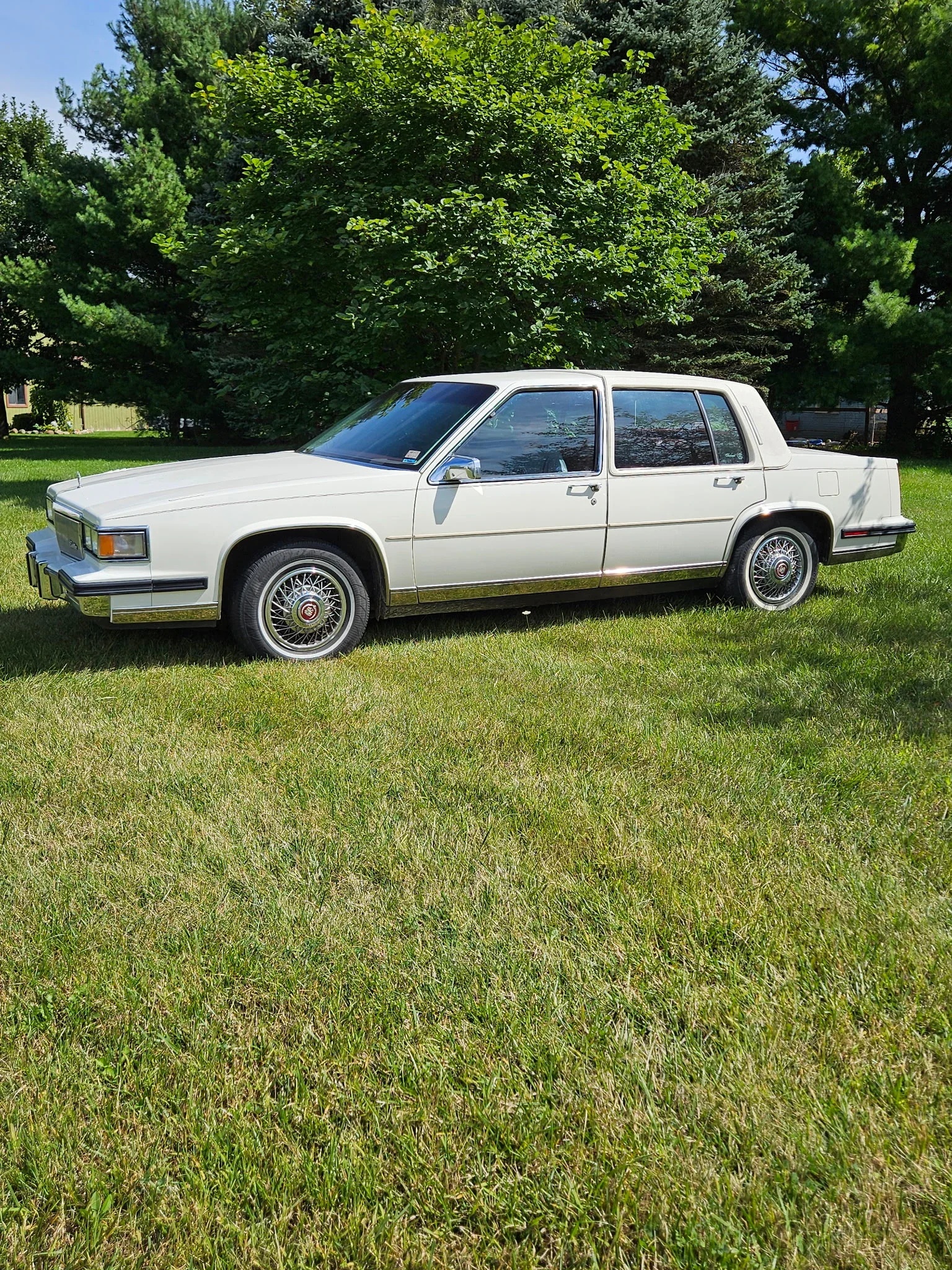 Cadillac-Deville-1995-White-Burgundy
