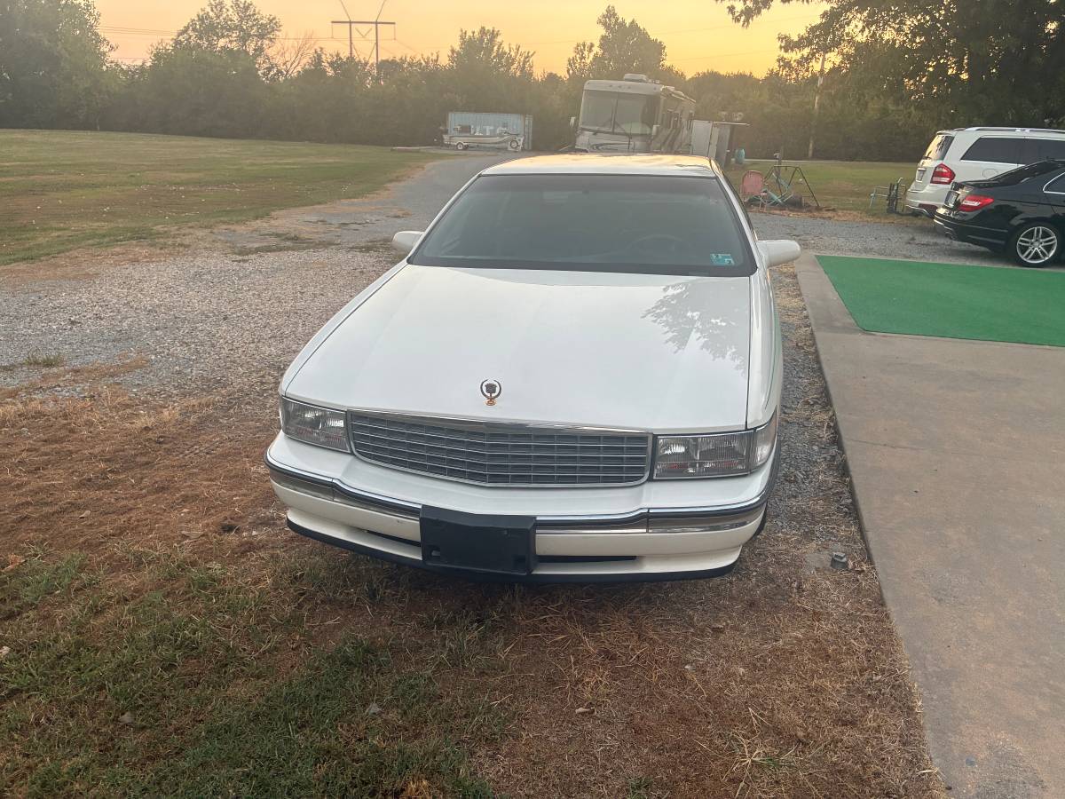 Cadillac-Deville-1996-White