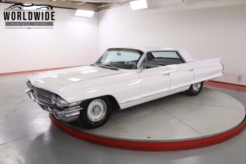 Cadillac-Fleetwood-1962-White-BlackWhite