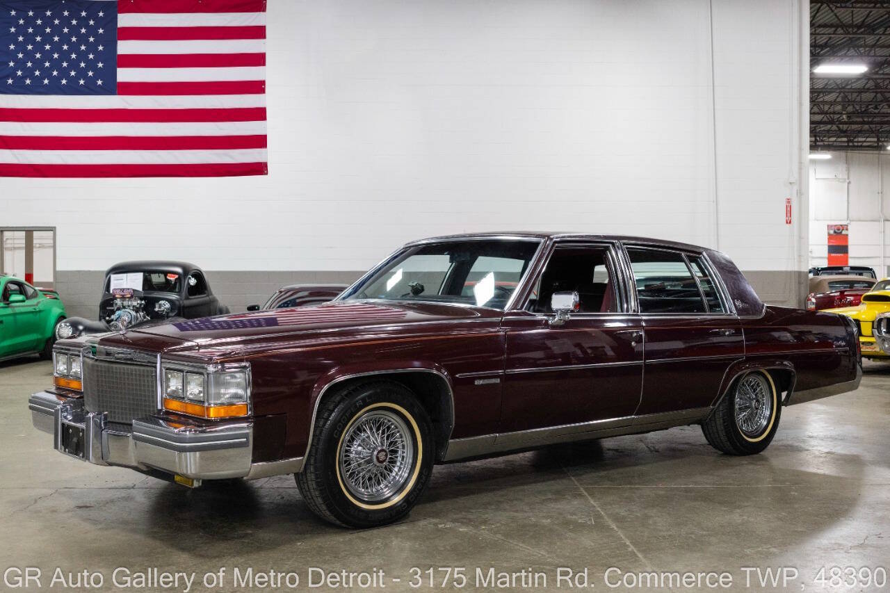 Cadillac-Fleetwood-1981-Burgundy-Burgundy