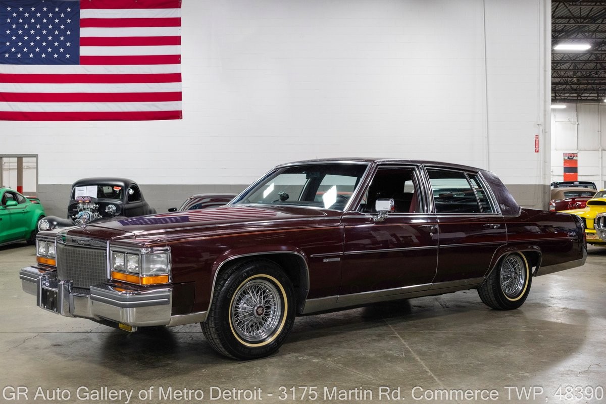 Cadillac-Fleetwood-1981-Sedan-Burgundy