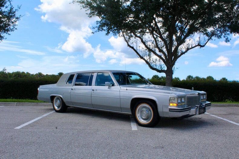 Cadillac-Fleetwood-1984-Limousine-Black