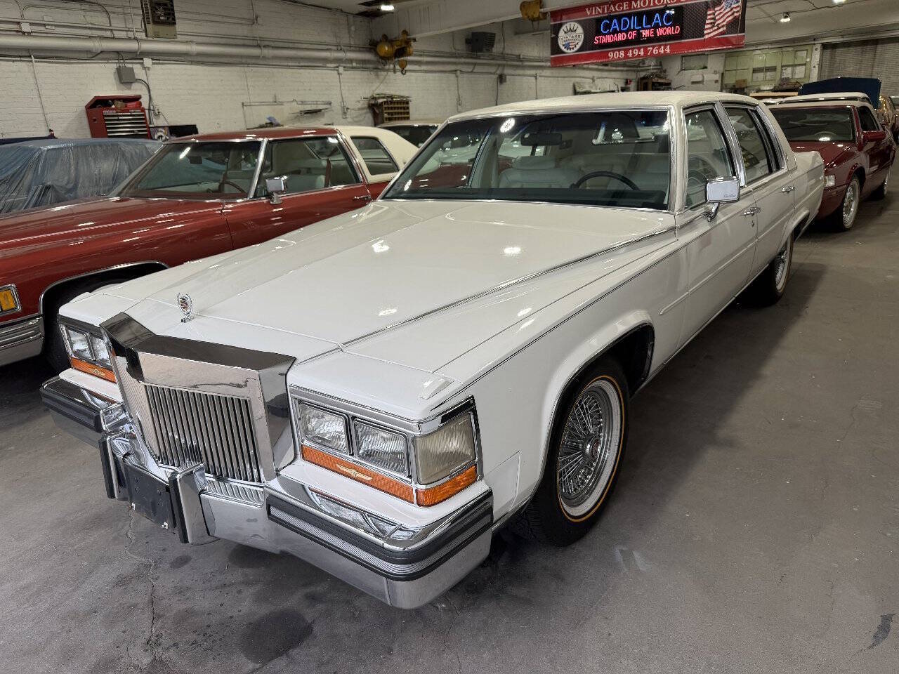 Cadillac-Fleetwood-1986-White
