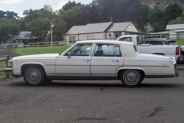 Cadillac-Fleetwood-1986