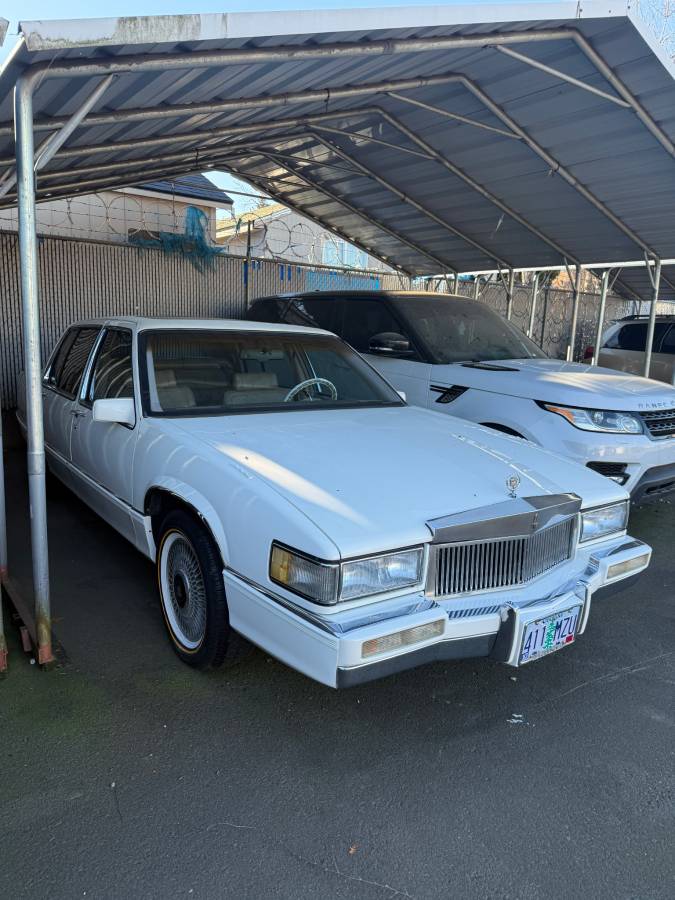 Cadillac-Fleetwood-1989-White