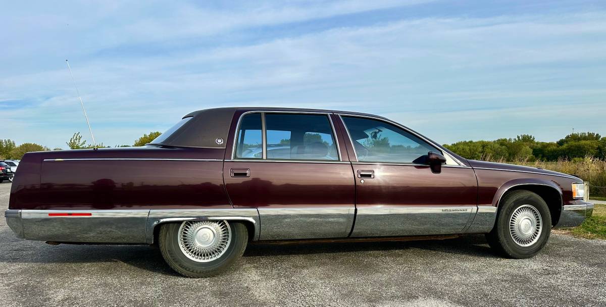 Cadillac-Fleetwood-1993-Purple