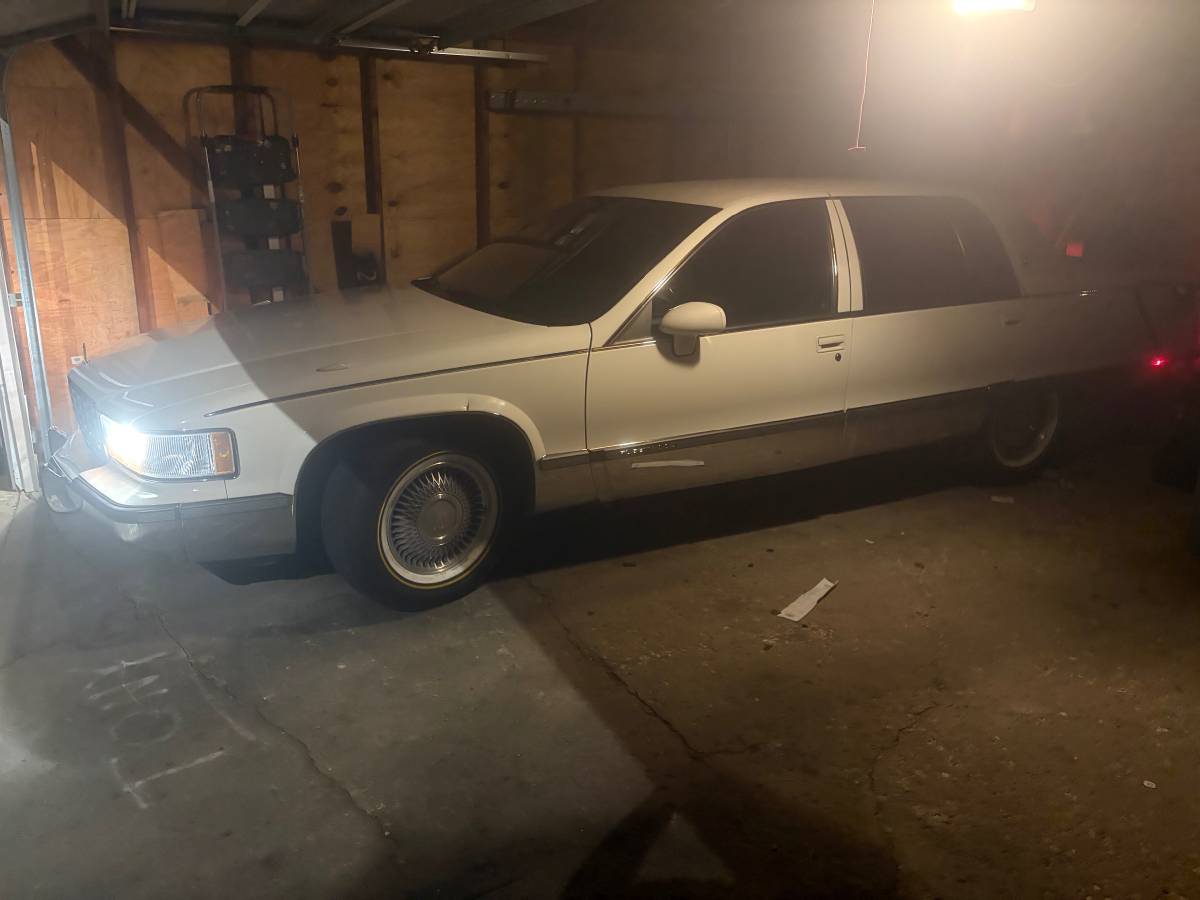 Cadillac-Fleetwood-1993-White