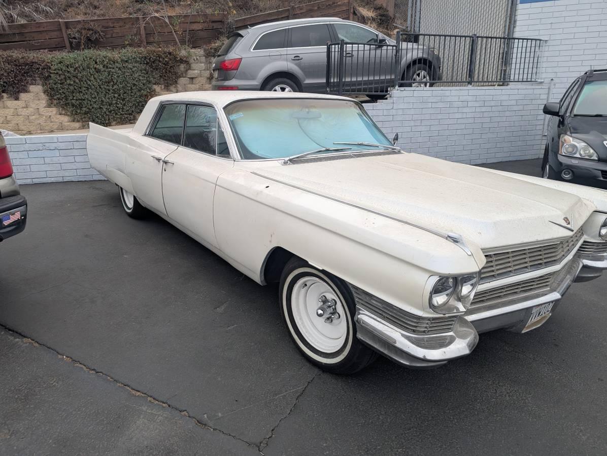 Cadillac-Sedan-de-ville-1964-White
