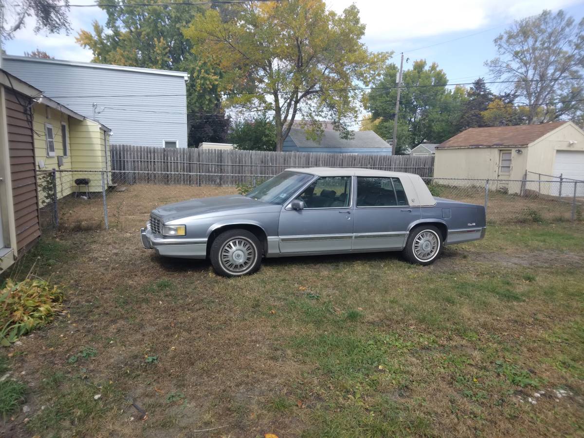 Cadillac-Sedan-de-ville-1991-Gray