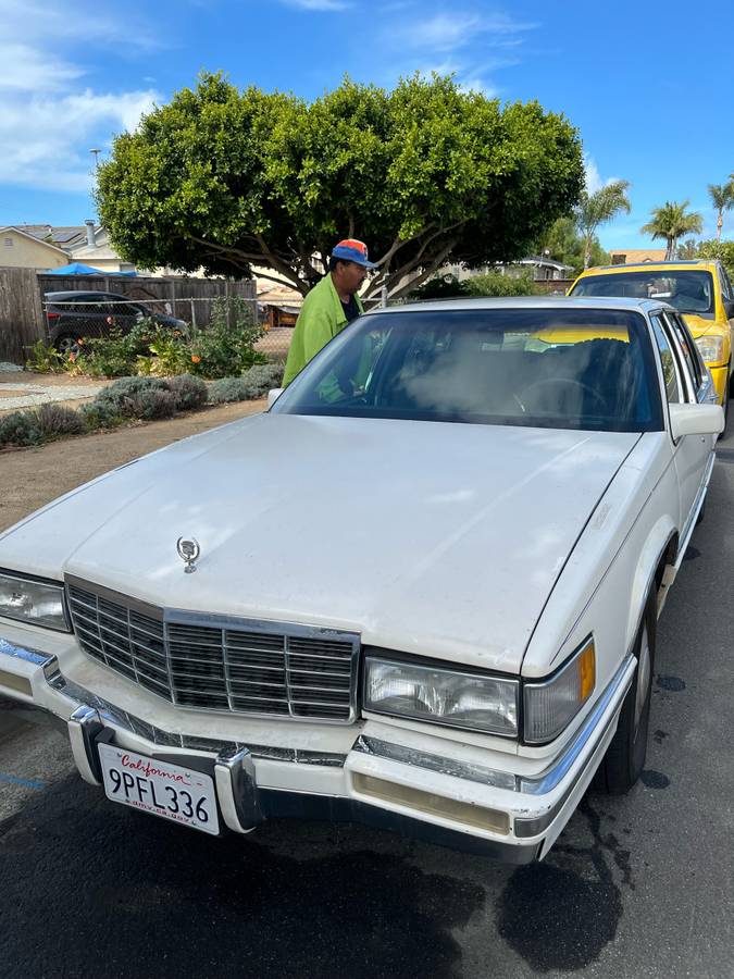 Cadillac-Sedan-de-ville-1992-White