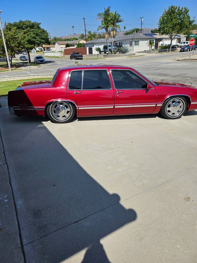 Cadillac-Sedan-de-ville-1992-custom